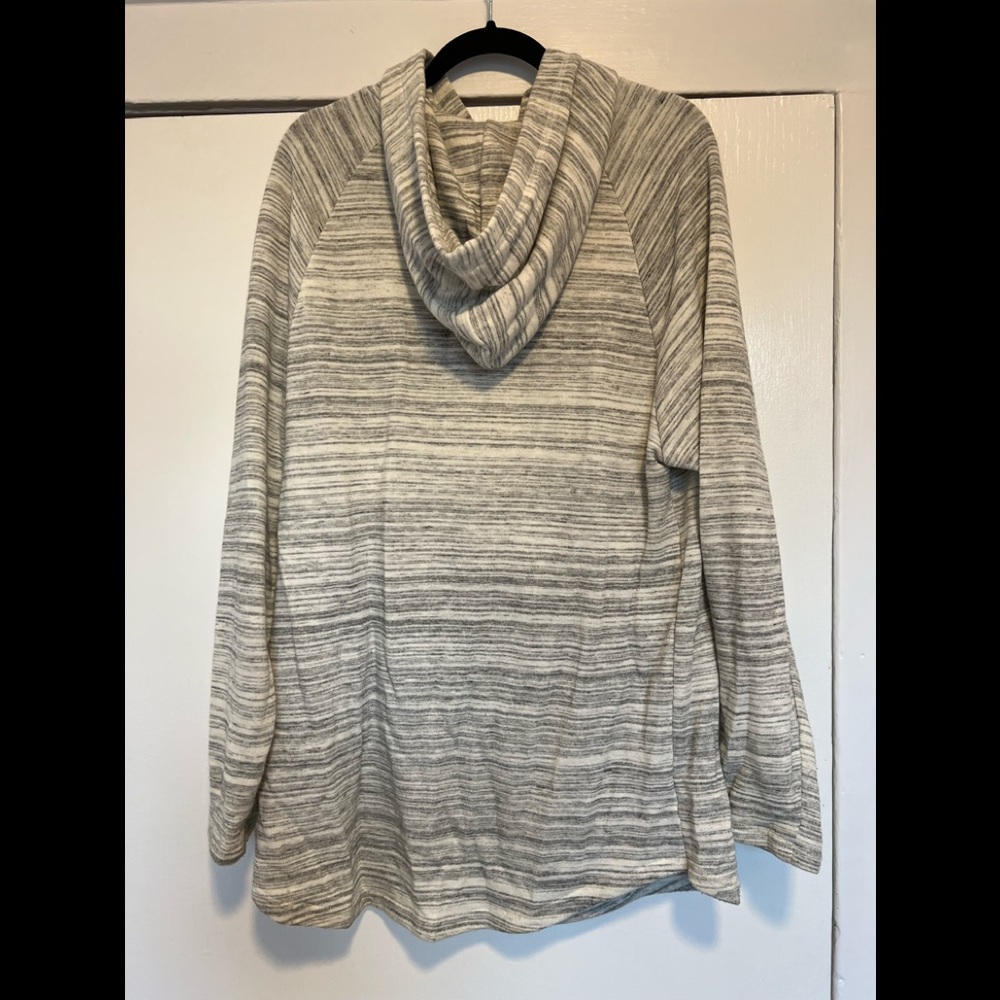 Grey & White American Eagle sweater